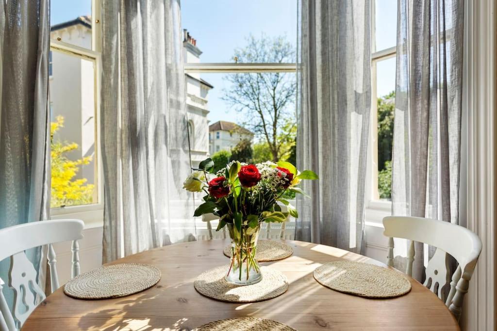 Luxurious Victorian, A Few Minutes From The Beach - Sleeps 2 Adults And Up To 3 Children Apartamento St Leonards-on-Sea Exterior foto