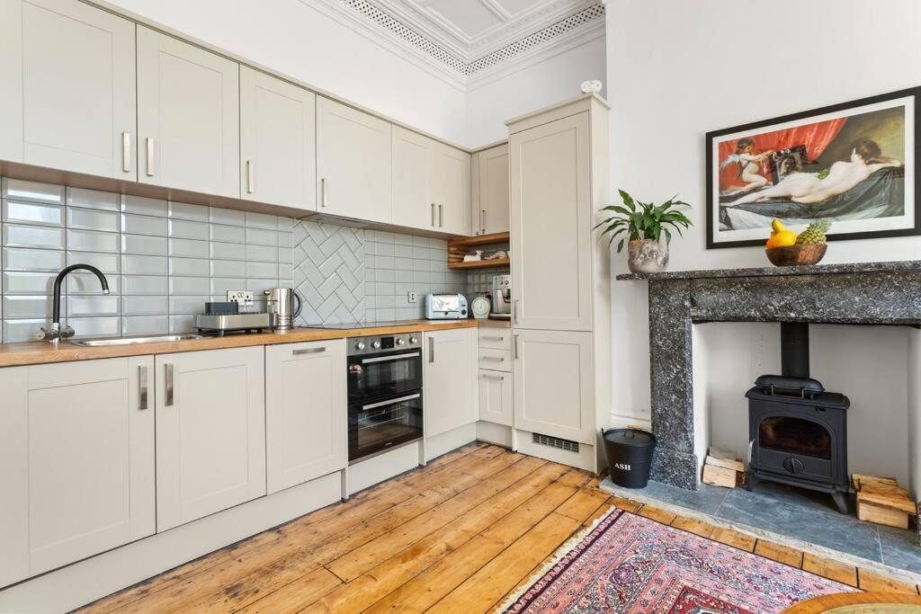 Luxurious Victorian, A Few Minutes From The Beach - Sleeps 2 Adults And Up To 3 Children Apartamento St Leonards-on-Sea Exterior foto